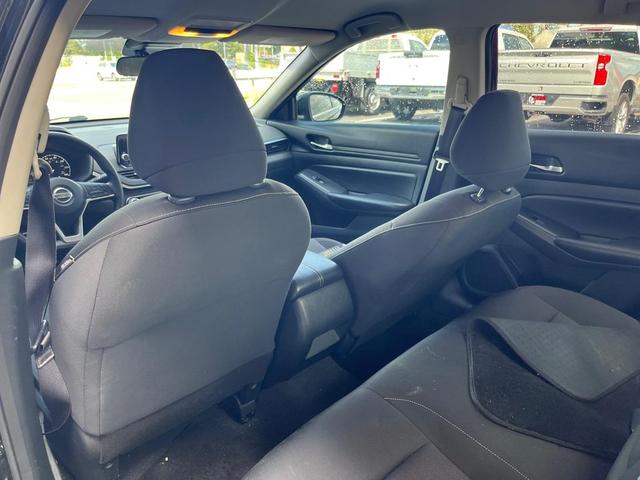 Photo of 2021 Black Nissan Altima