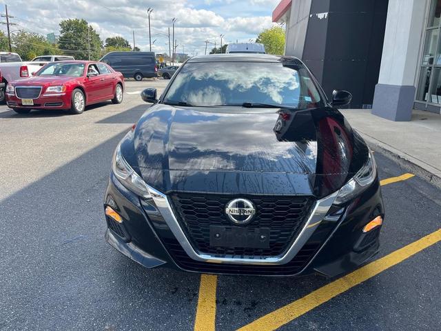 Photo of 2021 Black Nissan Altima