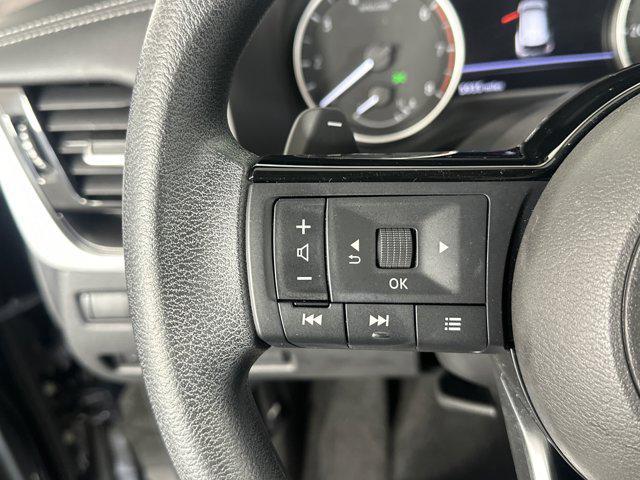 Photo of 2022 Super Black Nissan Rogue