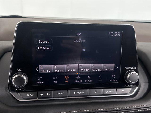 Photo of 2022 Super Black Nissan Rogue
