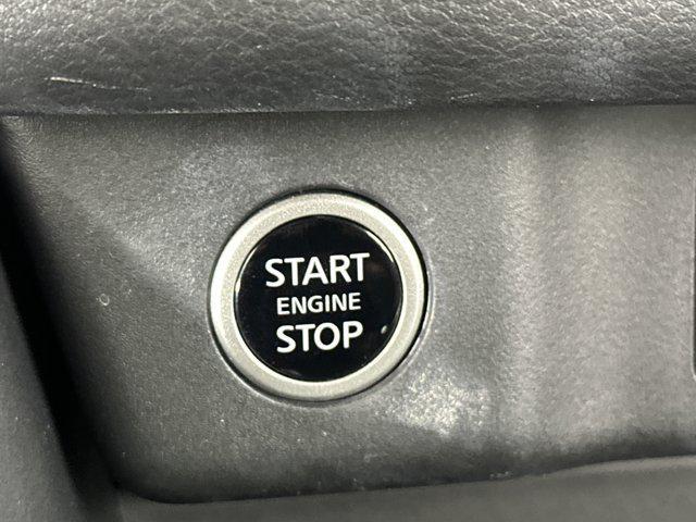 Photo of 2022 Super Black Nissan Rogue