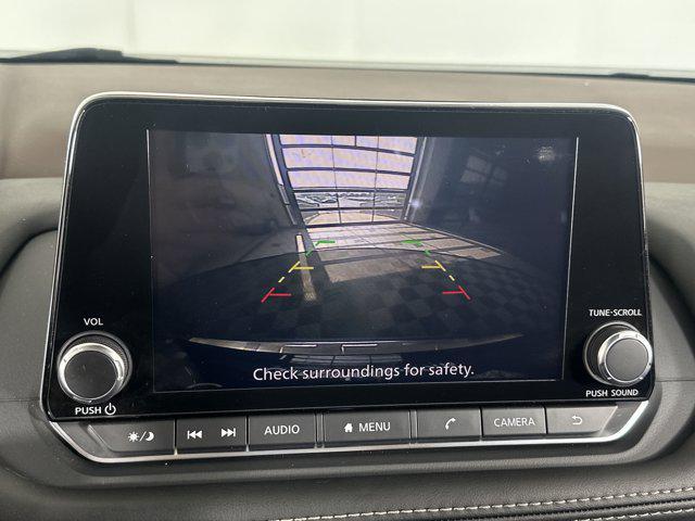 Photo of 2022 Super Black Nissan Rogue