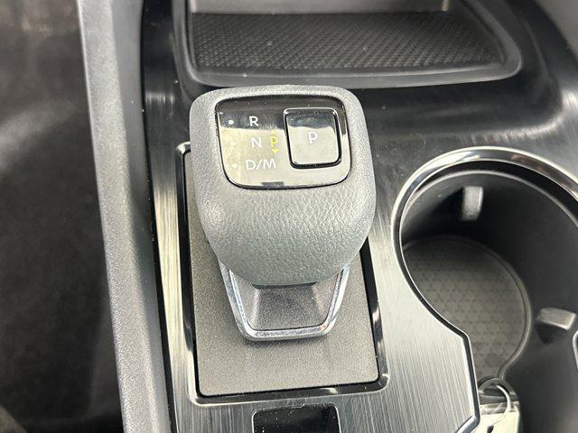 Photo of 2022 Super Black Nissan Rogue