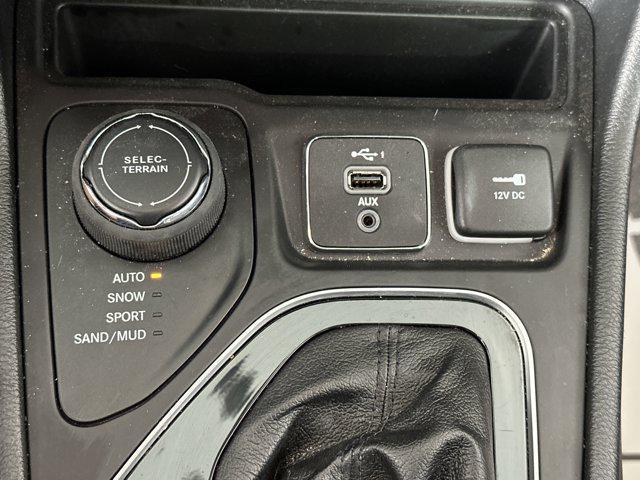 Photo of 2022 Hydro Blue Pearlcoat Jeep Cherokee