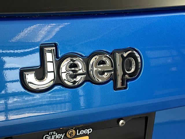 Photo of 2022 Hydro Blue Pearlcoat Jeep Cherokee