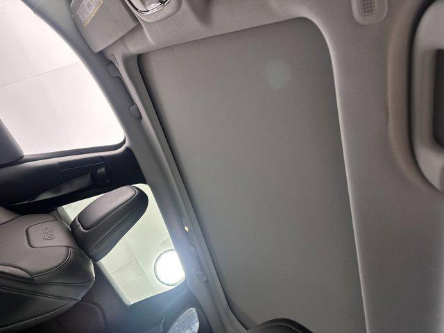 Photo of 2022 Hydro Blue Pearlcoat Jeep Cherokee