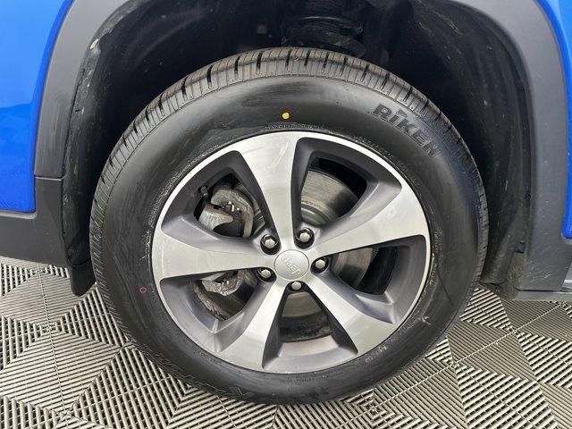 Photo of 2022 Hydro Blue Pearlcoat Jeep Cherokee