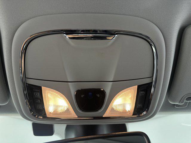 Photo of 2022 Hydro Blue Pearlcoat Jeep Cherokee