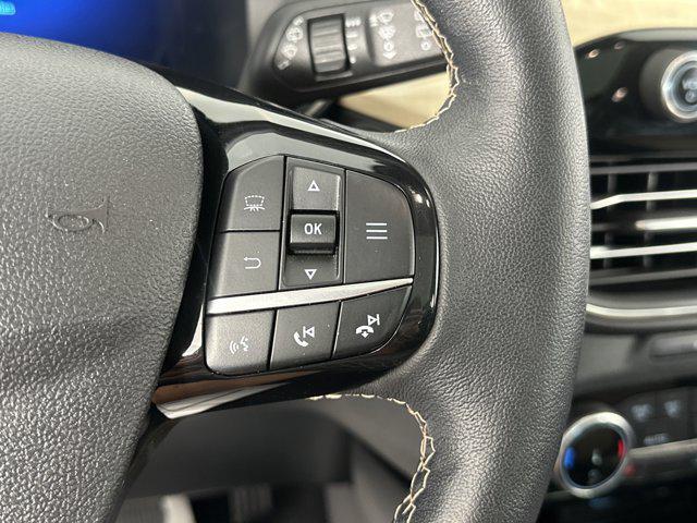 Photo of 2022 Star White Metallic Tri-Coat Ford Escape