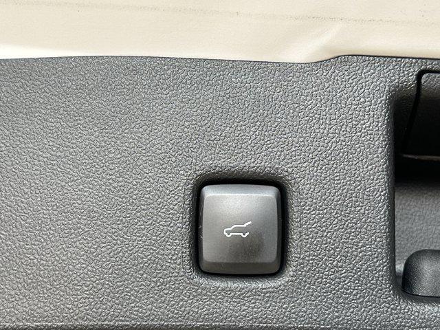 Photo of 2022 Star White Metallic Tri-Coat Ford Escape