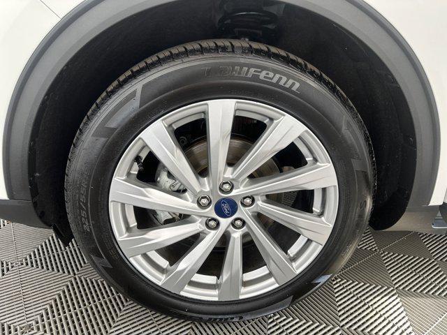 Photo of 2022 Star White Metallic Tri-Coat Ford Escape