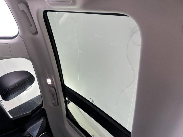 Photo of 2022 Star White Metallic Tri-Coat Ford Escape