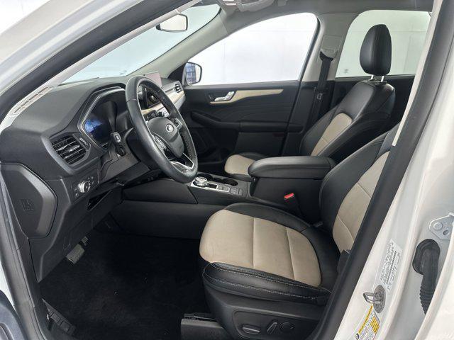 Photo of 2022 Star White Metallic Tri-Coat Ford Escape