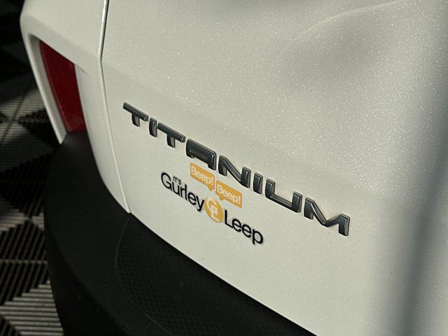 Photo of 2022 Star White Metallic Tri-Coat Ford Escape
