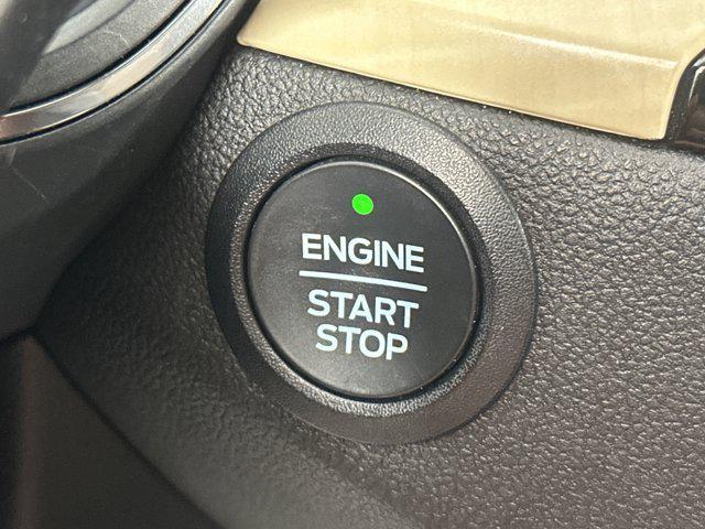 Photo of 2022 Star White Metallic Tri-Coat Ford Escape