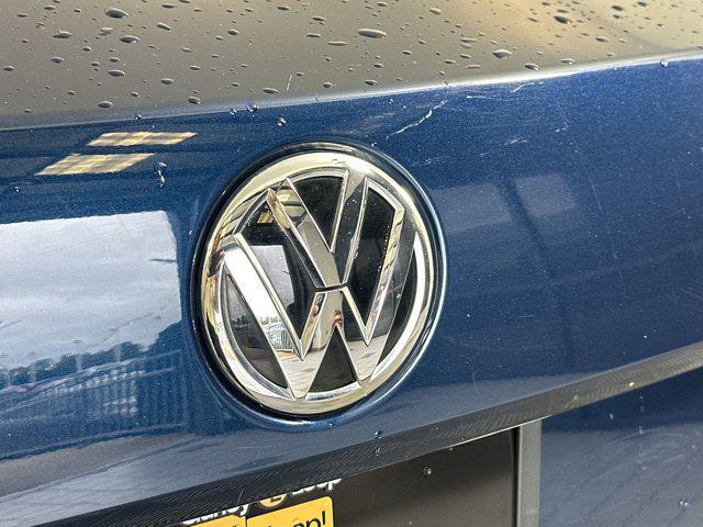 Photo of 2019 Tourmaline Blue Metallic Volkswagen Passat
