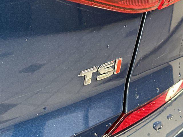 Photo of 2019 Tourmaline Blue Metallic Volkswagen Passat