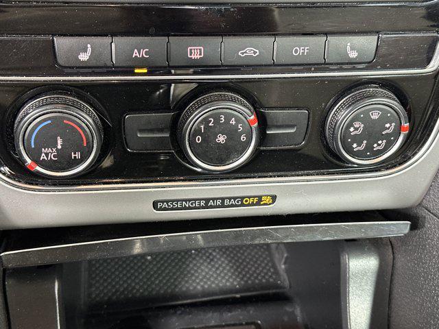 Photo of 2019 Tourmaline Blue Metallic Volkswagen Passat