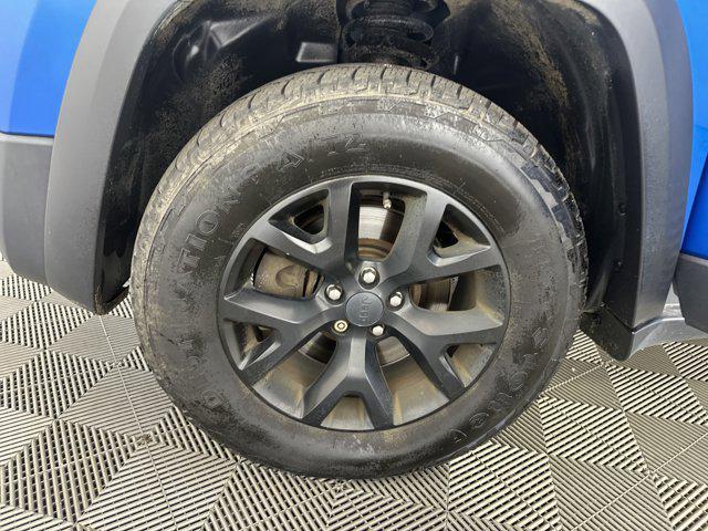 Photo of 2017 Hydro Blue Pearlcoat Jeep Cherokee
