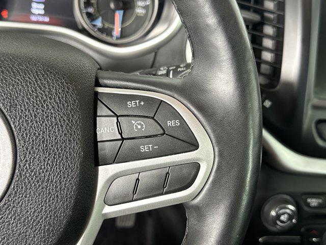 Photo of 2017 Hydro Blue Pearlcoat Jeep Cherokee