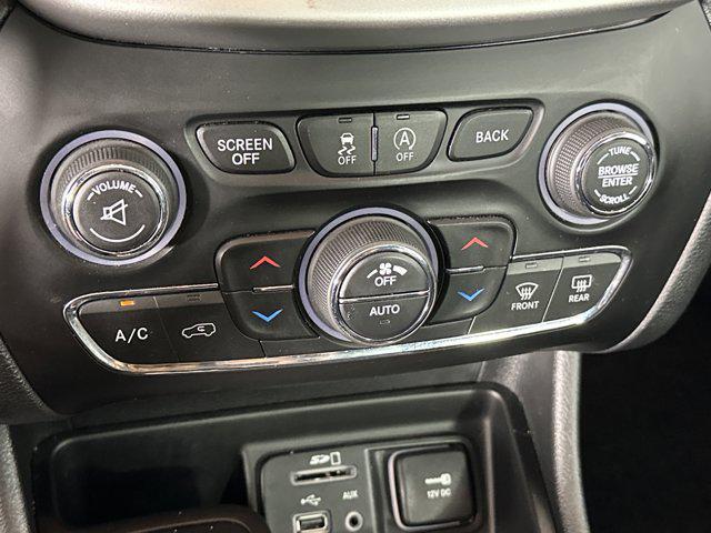 Photo of 2017 Hydro Blue Pearlcoat Jeep Cherokee