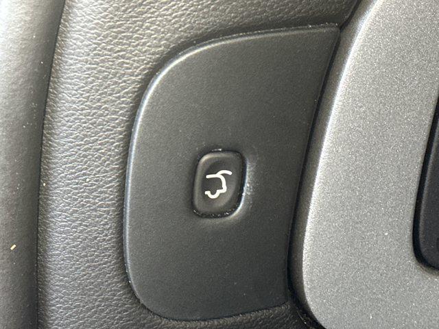 Photo of 2017 Hydro Blue Pearlcoat Jeep Cherokee