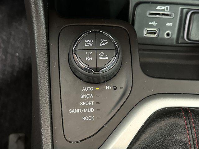 Photo of 2017 Hydro Blue Pearlcoat Jeep Cherokee