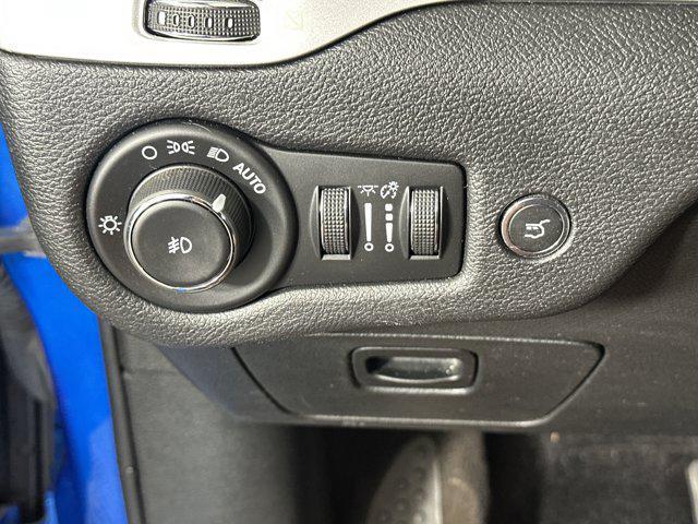 Photo of 2017 Hydro Blue Pearlcoat Jeep Cherokee