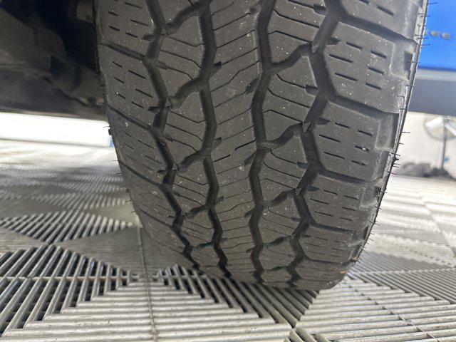 Photo of 2017 Hydro Blue Pearlcoat Jeep Cherokee