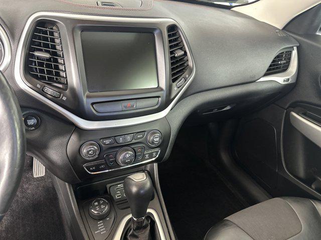 Photo of 2017 Hydro Blue Pearlcoat Jeep Cherokee