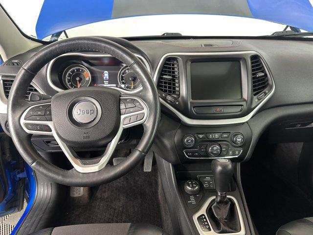 Photo of 2017 Hydro Blue Pearlcoat Jeep Cherokee
