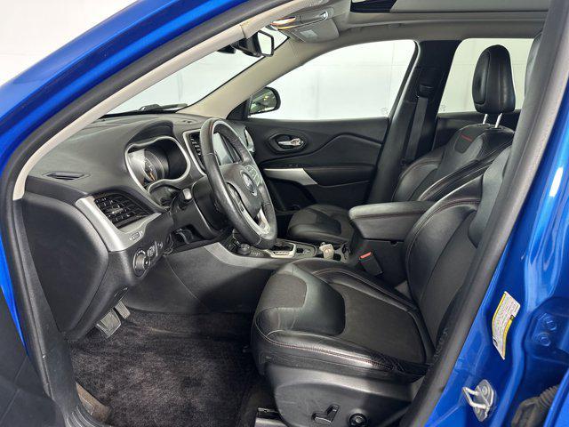 Photo of 2017 Hydro Blue Pearlcoat Jeep Cherokee