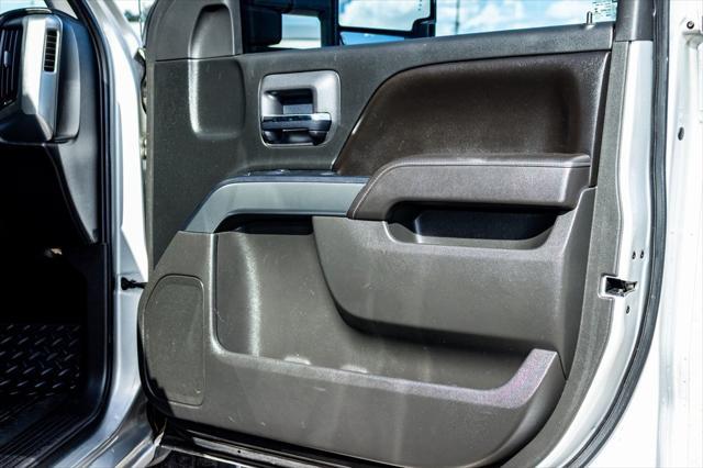 Photo of 2017 Silver Ice Metallic Chevrolet Silverado 1500