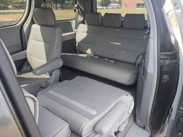 Photo of 2006 Gray Nissan Quest