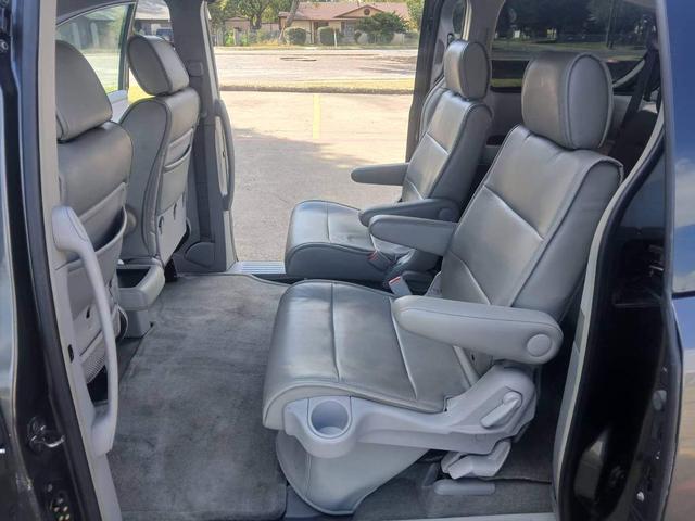 Photo of 2006 Gray Nissan Quest