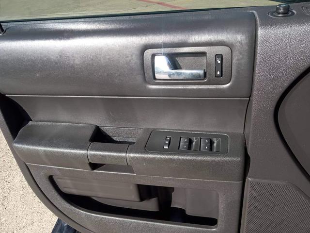 Photo of 2016 black Ford Flex