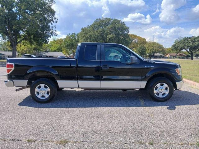 Photo of 2009 black Ford F-150