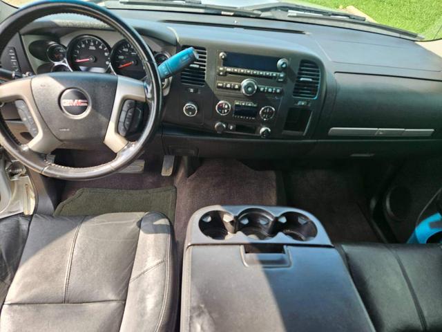 Photo of 2013 silver GMC Sierra 1500