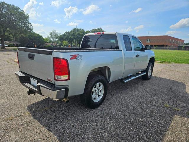 Photo of 2013 silver GMC Sierra 1500