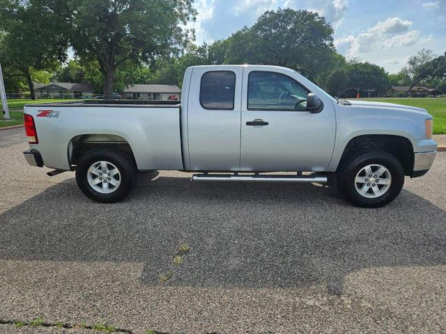 Photo of 2013 silver GMC Sierra 1500