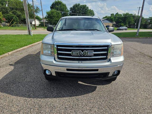 Photo of 2013 silver GMC Sierra 1500