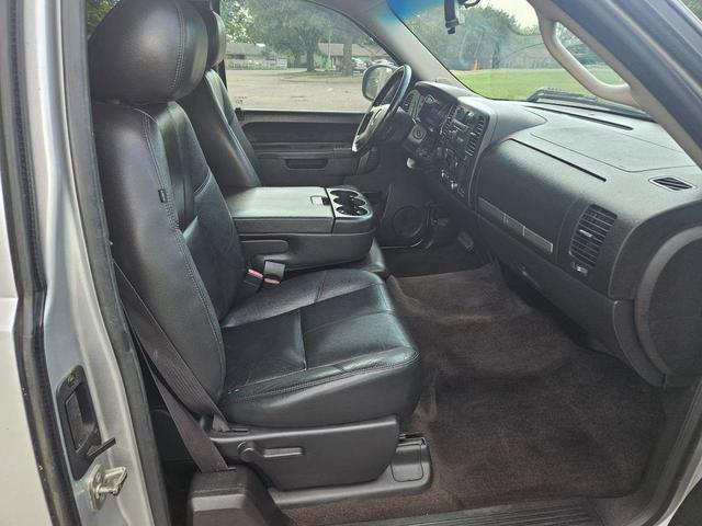 Photo of 2013 silver GMC Sierra 1500