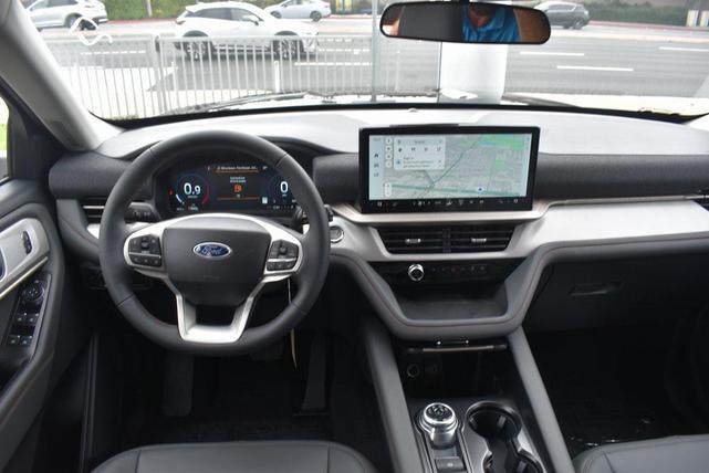 Photo of 2025 AGATE BLACK METALLIC Ford Explorer