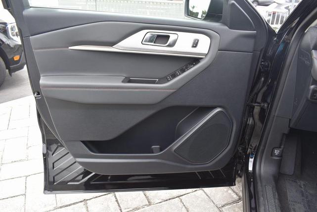 Photo of 2025 AGATE BLACK METALLIC Ford Explorer