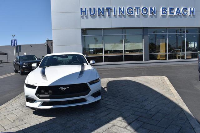 Photo of 2025 OXFORD WHITE Ford Mustang