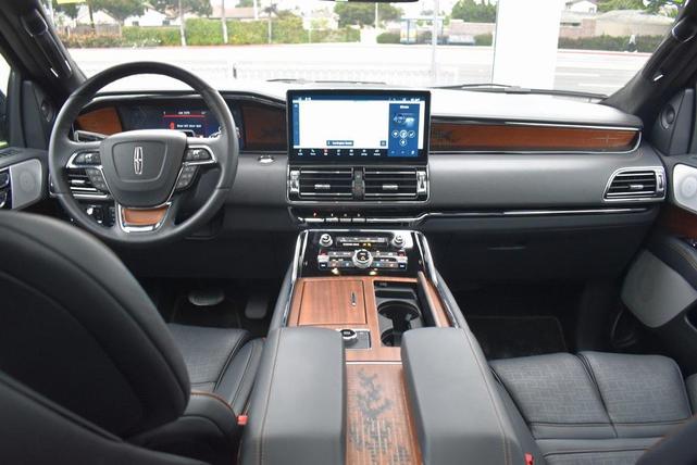 Photo of 2024 CHROMA CAVIAR DARK GRAY MET CC Lincoln Navigator