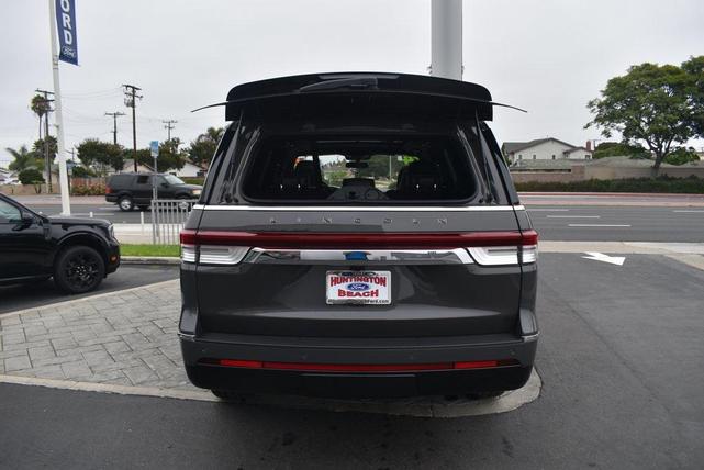 Photo of 2024 CHROMA CAVIAR DARK GRAY MET CC Lincoln Navigator