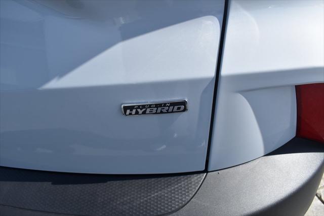 Photo of 2025 Space Silver Metallic Ford Escape PHEV