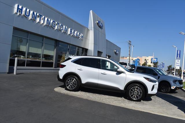 Photo of 2025 Space Silver Metallic Ford Escape PHEV