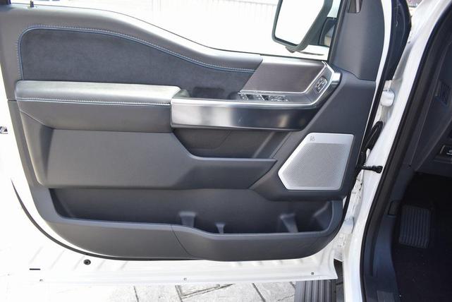 Photo of 2025 STAR WHITE METALLIC TRICOAT Ford F-150